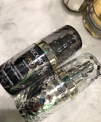 我涂起含有烟酰胺的精华和神经酰胺的面霜,和仙女们聊5块钱的天