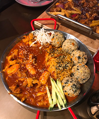 被拉丝到半米的深盘披萨勾引得不要不要,立马约上朋友开整