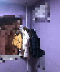 冬天穿过的外套终于有地方放了!安利一个超好用的挂衣服的架子