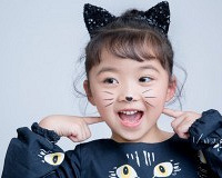 调皮小猫咪有酒窝