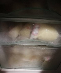 送母乳,共25袋左右,每袋100-150不等