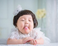 做个鬼脸给你瞧瞧