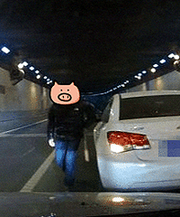 隧道内闪前车远光,结果下来个男人