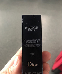 上午的飞机,提前来逛逛免税店,慢慢选慢慢看,直播ing