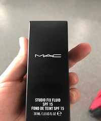 上午的飞机,提前来逛逛免税店,慢慢选慢慢看,直播ing