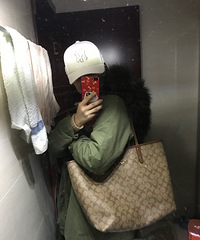 蔻驰大促的时候入手的包包,价格很美丽!样式也超级实用