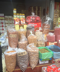 趁阳光正好,双福水果干果市场打探贴