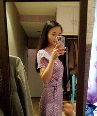 被论坛里姐妹种草,去买了DVF裹裙,一分钱一分货,质感黑好