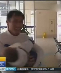 ����Ӥ��ͻȻ�Գ�Ѫ��С��Ӥ��ҡ���ۺ���