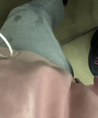 被人吐了一身,包上挂着米线和菜