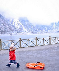 走,跟我一起去玩雪
