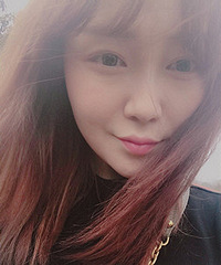 娇小玲珑的兔美眉是单身,从事行政工作