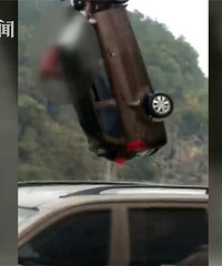 面包车凌晨狂飙诡异坠河 车内四人不幸身亡