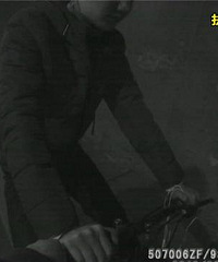 男子隧道内骑行,逼停交通半小时