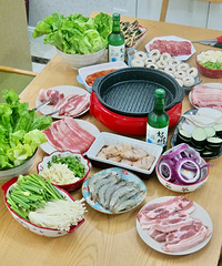 终于买了乌龟锅,在家也可以吃到超级美味的韩国烤肉。