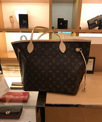 LV哪款包适合妈妈背?求推荐