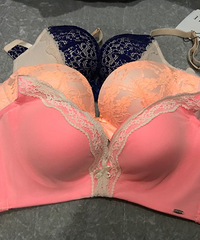 79Ԫ3����Elle���³������ϵ�����ֵ