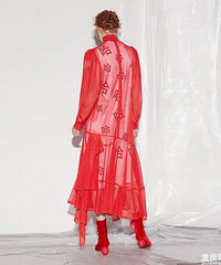 这个衣服我是真的能笑很久,哈哈哈哈哈哈