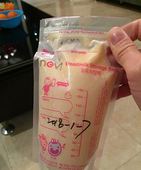 纯母乳馈赠,宝宝现在五个月,存了不少母乳