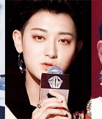 你们知道黄子韬有多爱戴耳环么?