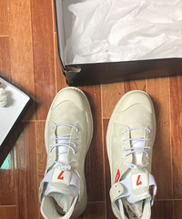 ���Ա�����˫Ь�ӣ����Ҿ�Ȼ���Ҽ�����ֻ��ţ�����