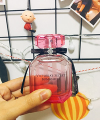 698买了一套维秘内衣和一瓶经典香水!内衣穿起很舒服