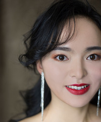 ��һ����ױ����������ͣ��������ů��ɫ�ĸ�������