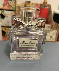 ���˸���һ��������ˮ����ϲ������ζ����������Ů��