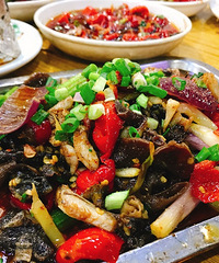 19年的老字号家兴烧烤,老板见证了两路口的繁荣与衰落【食匠】