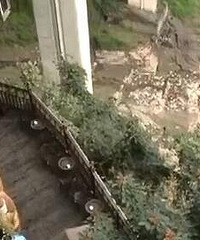 九滨路一女子跳下高架桥当场身亡
