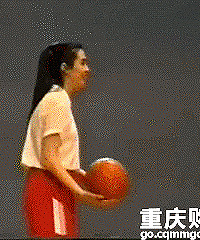 王祖贤打篮球站桩式递球,李宁崩溃