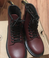 马丁靴打折,今天火速赶起去买了两双,打3折