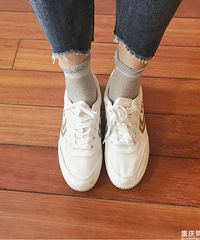 春天来啦,小白鞋穿起来呀!我买的这双价格不到100块!很好穿