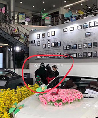 GAI今天在奔驰店买新婚礼物!