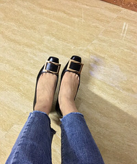 一口气买了两双方扣鞋,很好搭配,不打脚