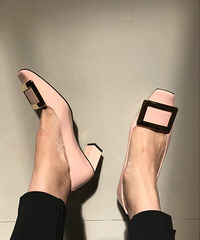 一口气买了两双方扣鞋,很好搭配,不打脚