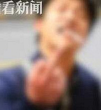 客户要求打电话,快递员竖中指骂人