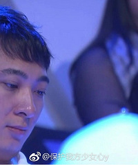 王思聪竟然贴了双眼皮贴