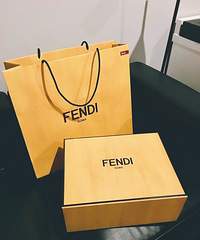 第一只peekaboo,银联白金卡打九五折,加退税!价格不错