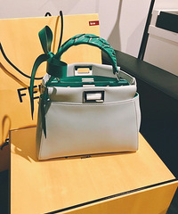 ��һֻpeekaboo�������׽𿨴�����ۣ�����˰���۸񲻴�