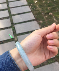 终于挑到喜欢的手镯,可以从翡翠坑里爬出来了