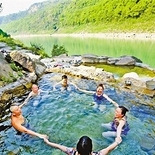 嘉陵江边现神秘野温泉