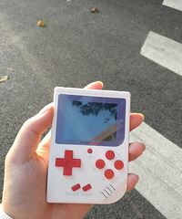 等轻轨的时候耍它,回头率好高啊!