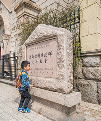 淡季人少带娃儿去青岛,城市干净海水又很美,还可以看海鸥和教堂