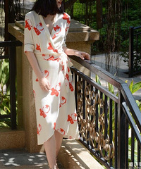 最近喜欢上了围裹裙,原因是:完全不挑身材