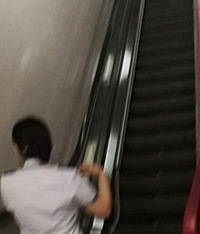 突发!今中午轨道沙坪坝站一扶梯出故障