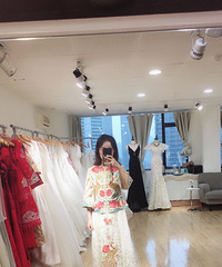 不知道想要什么样婚纱的我去试纱。