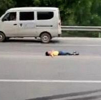 为避让小孩货车撞上摩托2死1伤