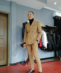 һ��������ʮ���ײ�ͬ��ʽ����װ��������ľ�Ȼ����ɧ�ľƺ�ɫ