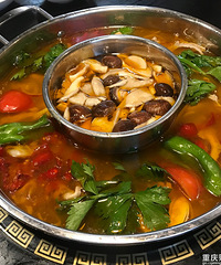 要喝几大碗的酸萝卜鸭掌汤,人均才40块炒鸡开胃【舌尖上的重庆】